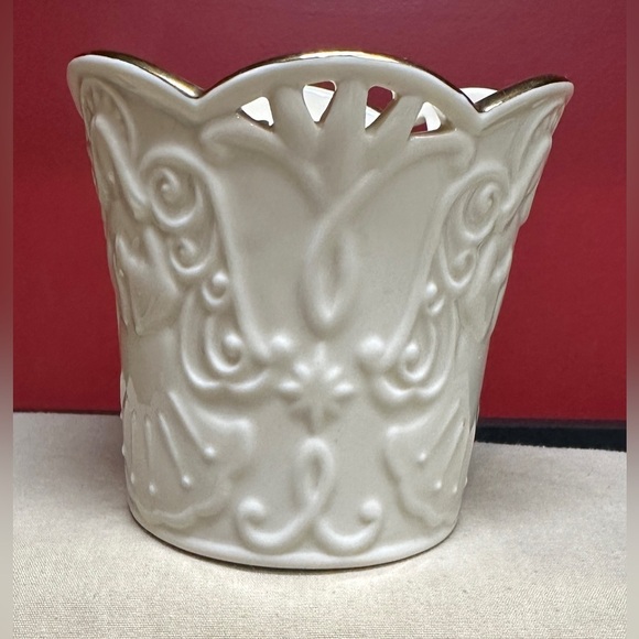 Lenox American by Design Merry Lights Porcelain Angel Votive with Gold Accents - Picture 2 of 16